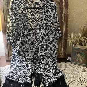 LulaRoe Kimono Black and White With Fringe Size Large